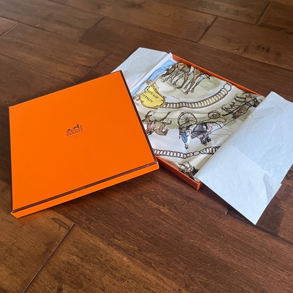 Hermes silk scarf Promenade de Longchamp - Picture 16 of 16